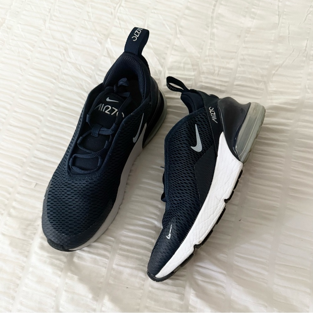 Navy blue Nike 270s size 3 youth